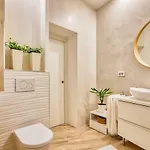 Parkside Centre * Pula